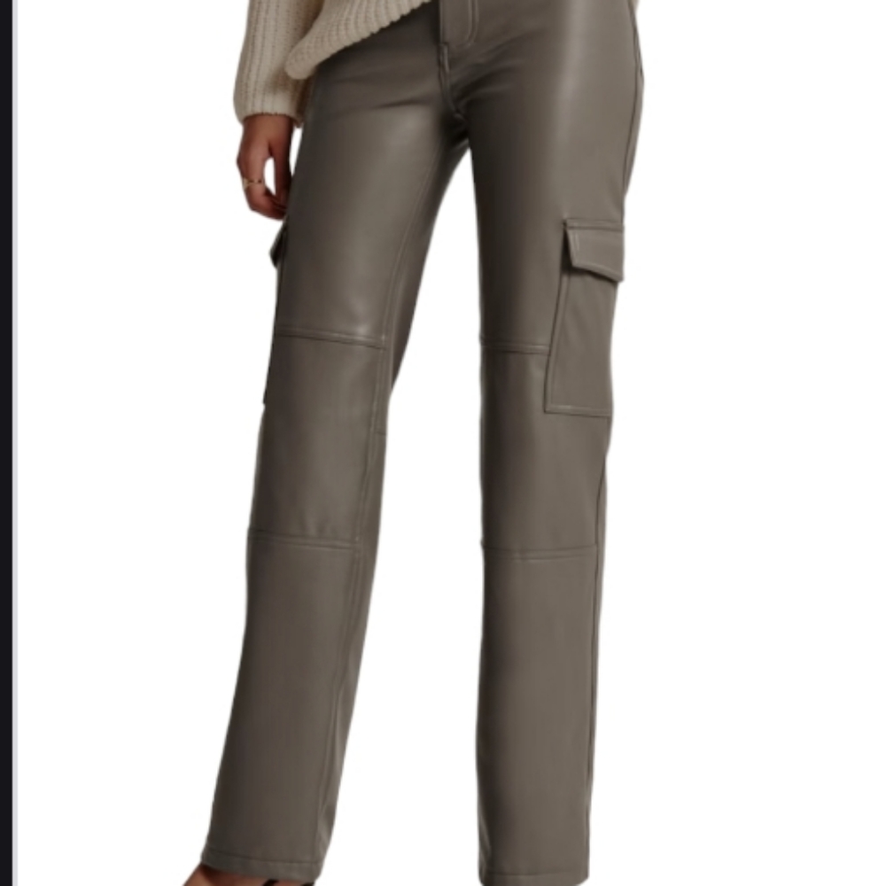 Aebercombie relaxed cargo pants (vegan leather)